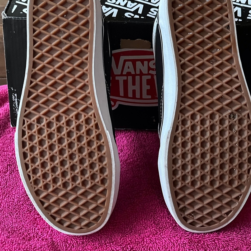 Vans Kids Low-Top Sneakers in White with Gum Outsole